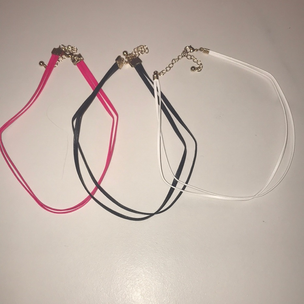 bundle of three chockers